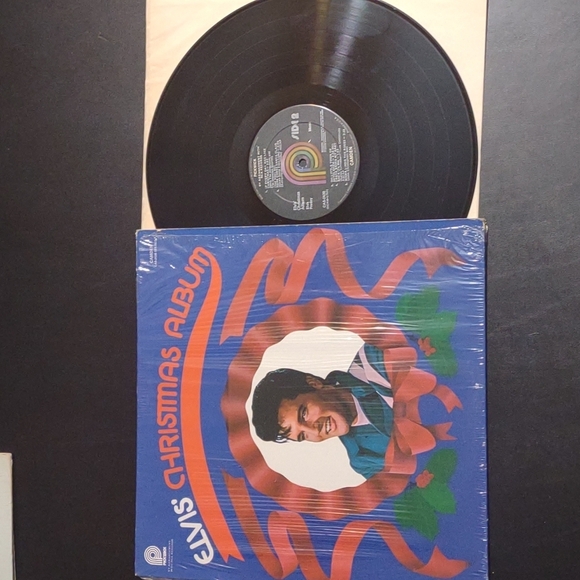 ELVIS Christmas Album Vintage Vinyl LP - Picture 1 of 5
